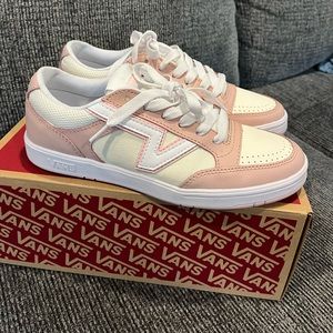 Vans Lowland size 8.5 Like New